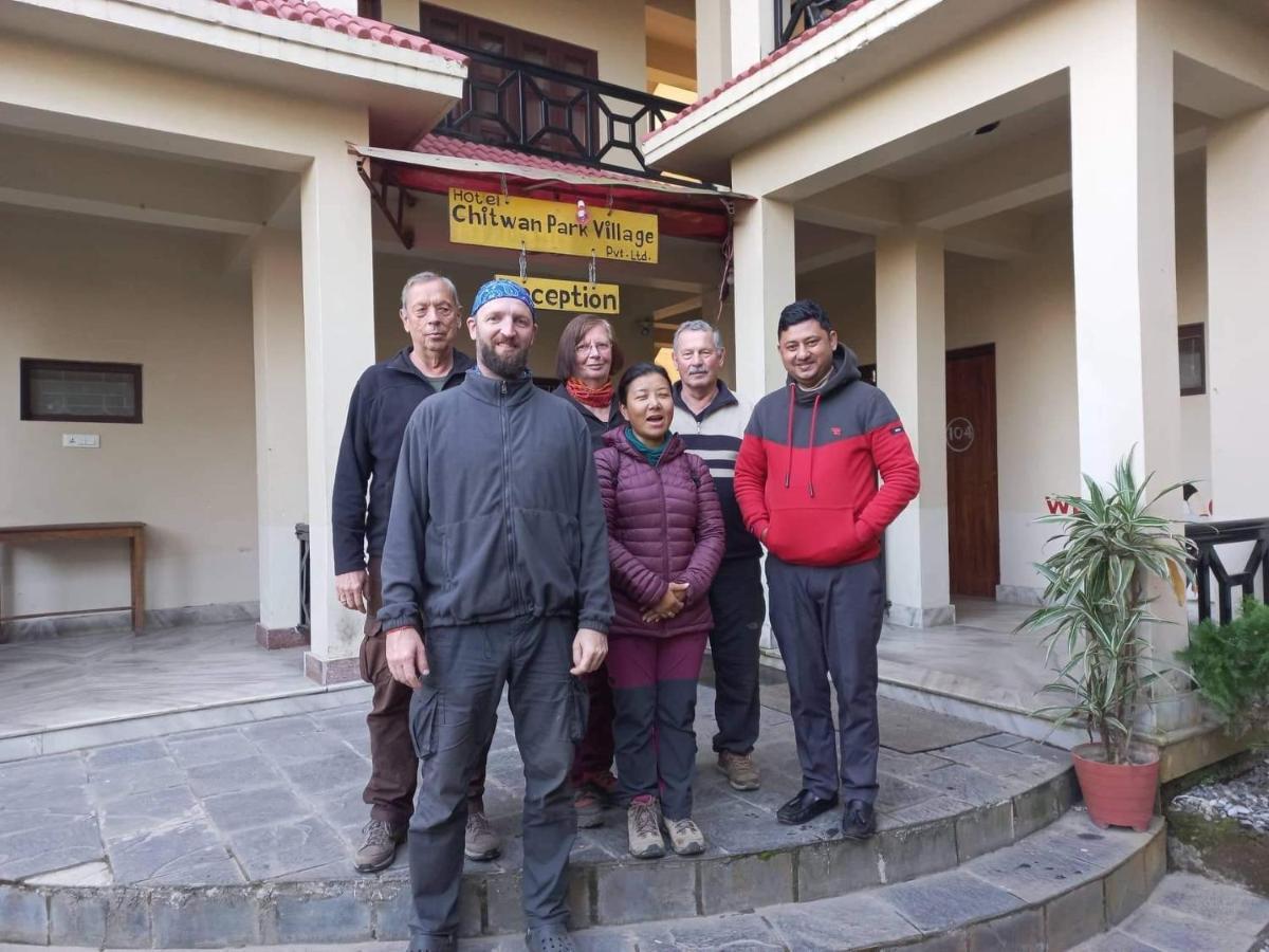 Hotel Chitwan Park Village Sauraha Exterior photo