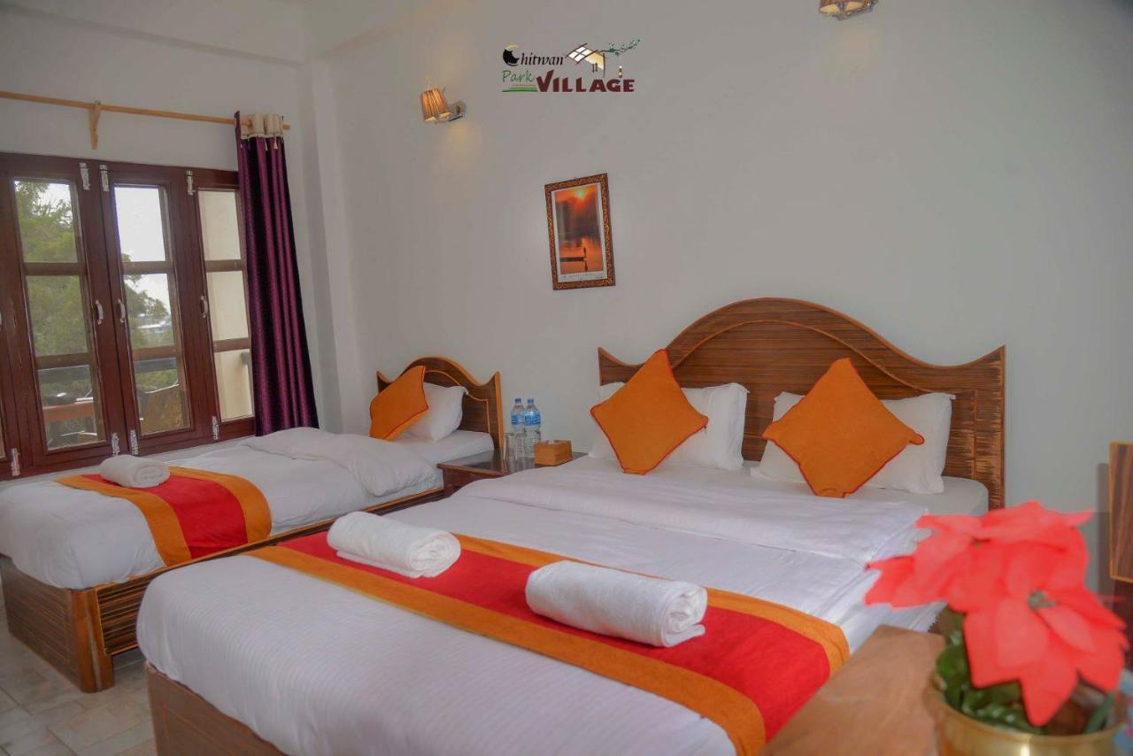 Hotel Chitwan Park Village Sauraha Exterior photo